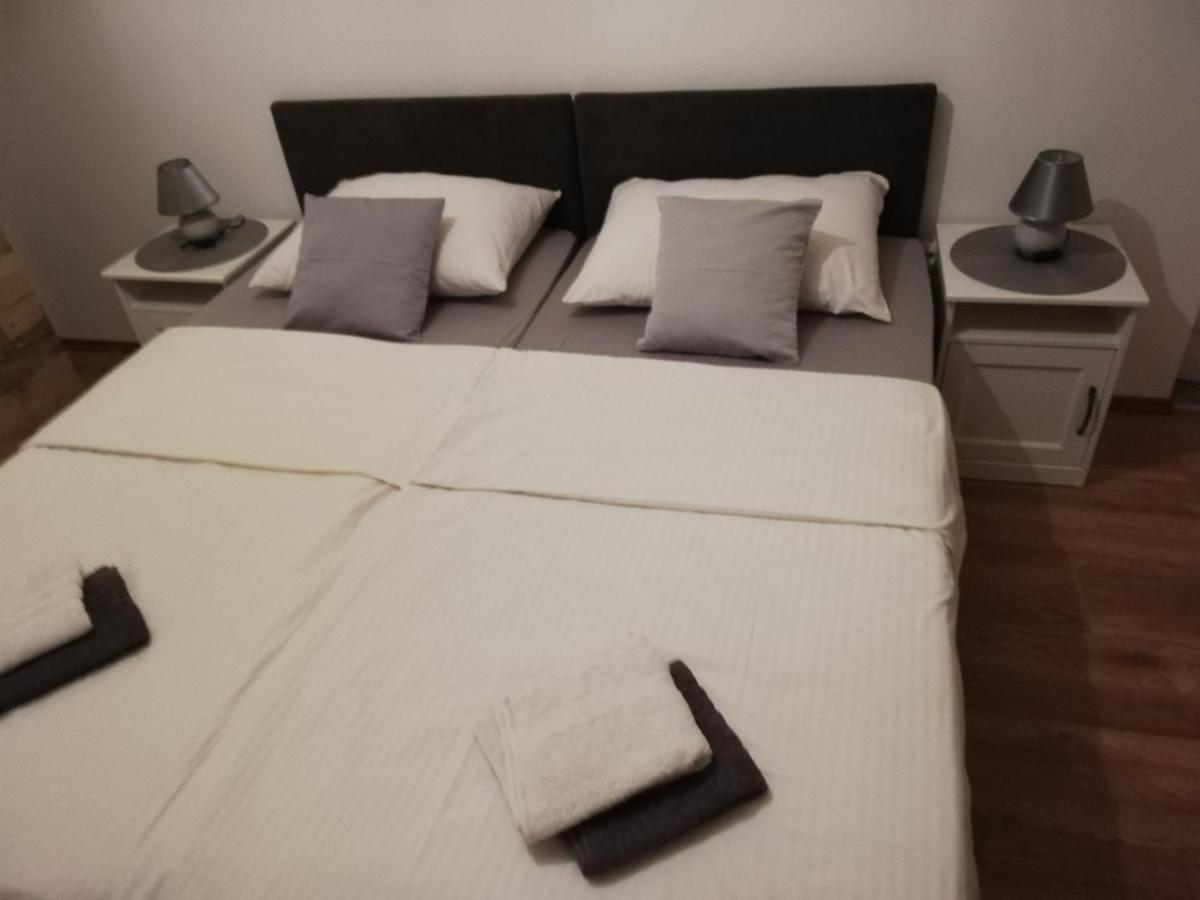 Guest House Lucija Buzin Extérieur photo