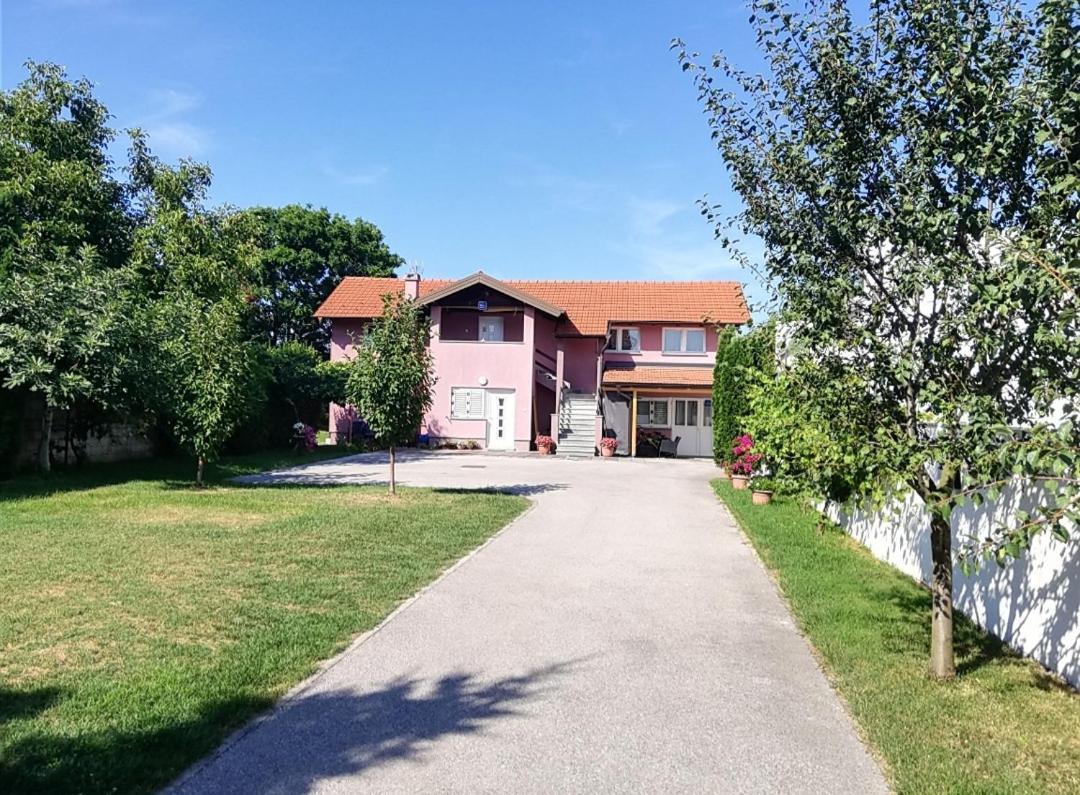 Guest House Lucija Buzin Extérieur photo